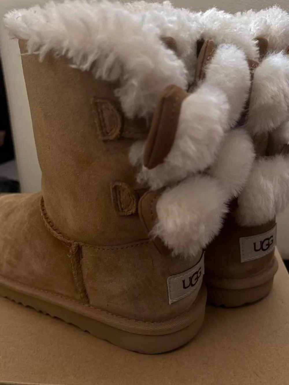 UGG Bailey Bow Snugscape Boots in Chestnut